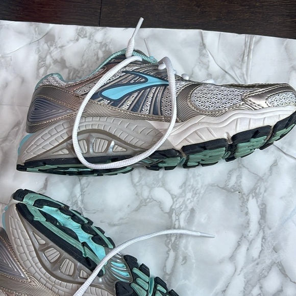 Brooks Ariel Athletic Training Shoe Womens Size 8 White - Picture 4 of 9